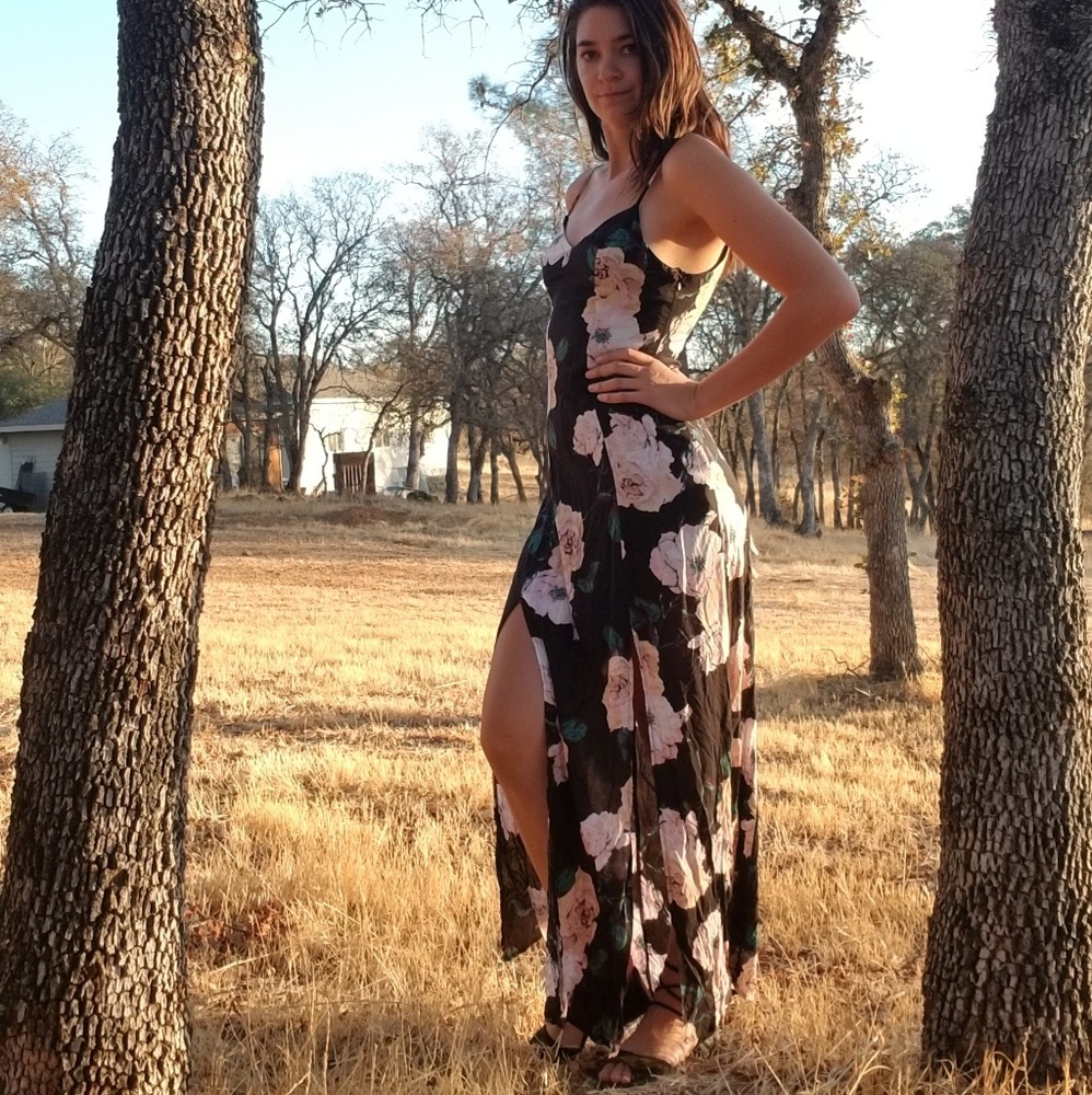 Lulus black floral maxi dress slit
